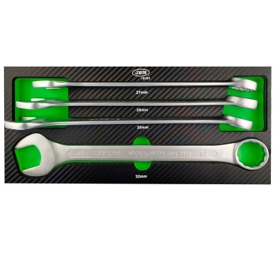 Conjunto de quatro chaves de caixa em aço com tamanhos marcados e base preta com verde