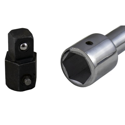 Duas ferramentas metálicas, uma preta e outra cromada, com formas para encaixe hexagonal.