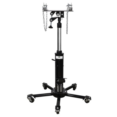 Elevador hidráulico de motor em metal preto com rodas e correntes