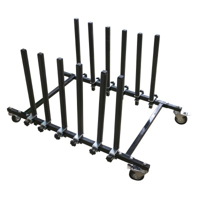 Carrinho de metal preto com rodas e hastes verticais para suporte