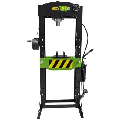 Prensa hidráulica preta e verde com manómetro e marca JBM 30T.