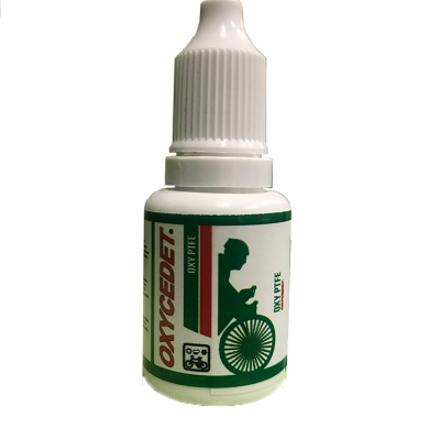 Frasco pequeno branco com rótulo verde, vermelho e branco e uma figura numa cadeira de rodas