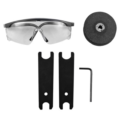 Conjunto de óculos de protecção, peças pretas planas, mola preta circular e chave hexagonal