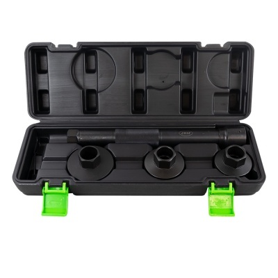 Conjunto de ferramentas em caixa preta com fechos verdes e peças negras