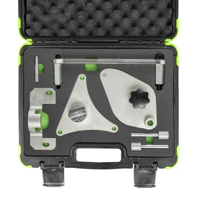 Conjunto de ferramentas metálicas em estojo preto com interior em espuma