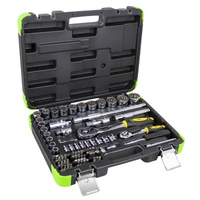 Conjunto de ferramentas em estojo preto com detalhes verdes e peças metálicas organizadas