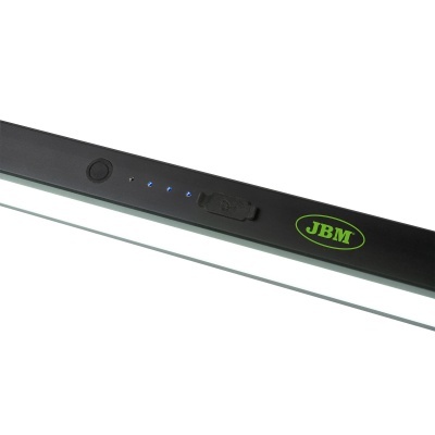Barra LED preta com luzes azuis e etiqueta JBM