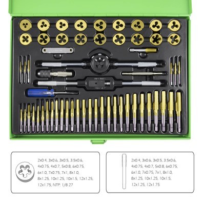 Conjunto de ferramentas para roscar em caixa verde com múltiplas peças metálicas douradas e prateadas