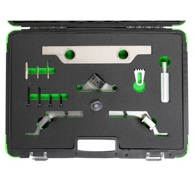 Conjunto de ferramentas metálicas organizadas em estojo preto com interior verde