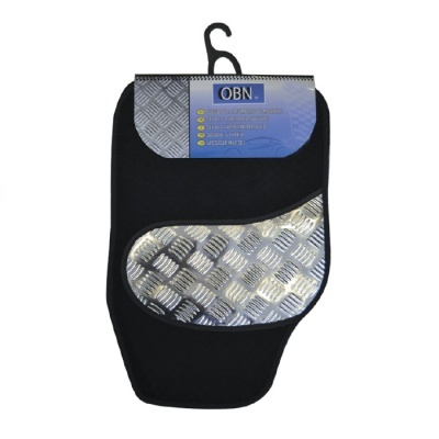 Tapete para carro preto com relevo metalizado prateado e etiqueta OBN azul