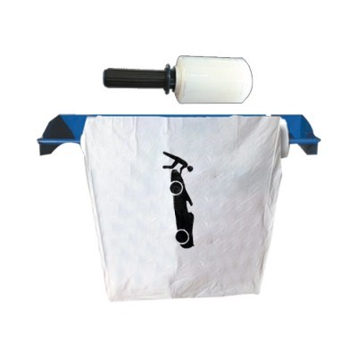 Rolo de plástico filme transparente com pega preta e saco branco com desenho de carro