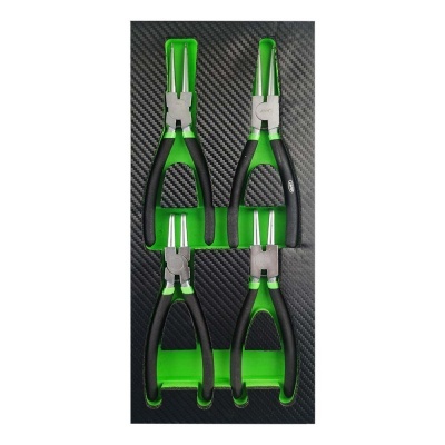 Conjunto de quatro alicates com cabos verdes e pretos sobre fundo preto texturizado