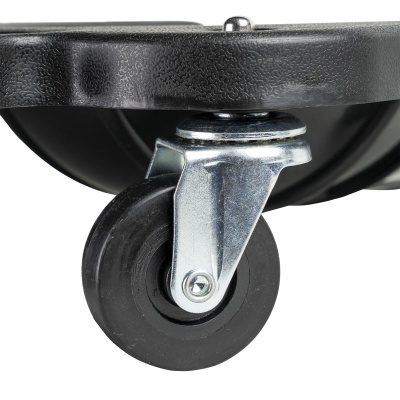 Roda preta de borracha com suporte metálico prateado e base preta texturizada