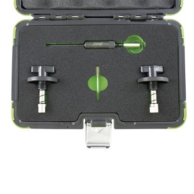 Conjunto de ferramentas em caixa preta com detalhes verdes e ferramenta com inscrição IBM