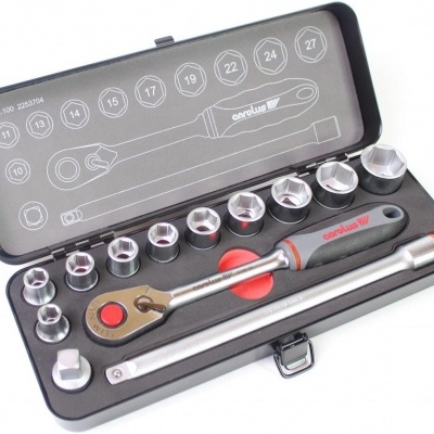 Conjunto de ferramentas com catraca e soquetes em caixa metálica preta