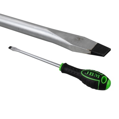 Ferramenta de metal tipo talhadeira e chave de fendas com pega preta e verde JBM