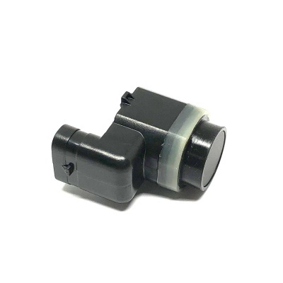 Sensor automóvel preto com conector lateral em fundo branco