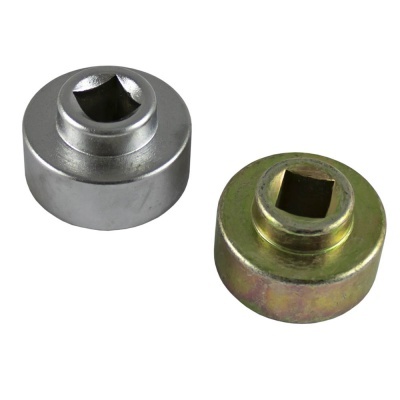 Duas bocas para chave de caixa, prateada e dourada, em metal