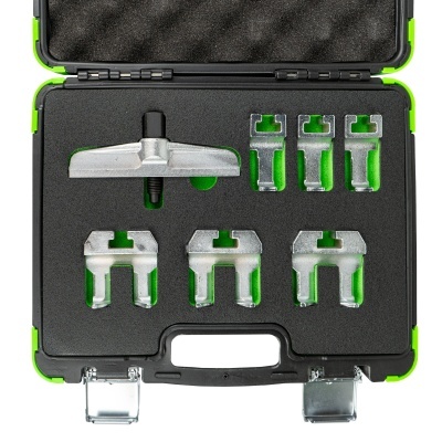 Conjunto de ferramentas metálicas num estojo preto e verde