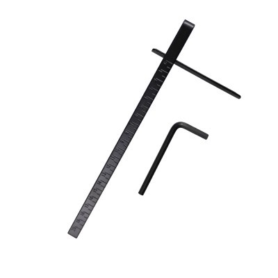 Régua de metal preta com marcações e chave allen preta