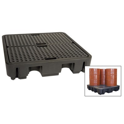 Palete cúbico de plástico preto com tambores metálicos laranja em cima