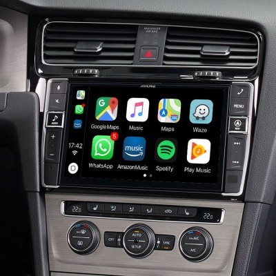 Central multimédia de carro com ecrã táctil e botões físicos