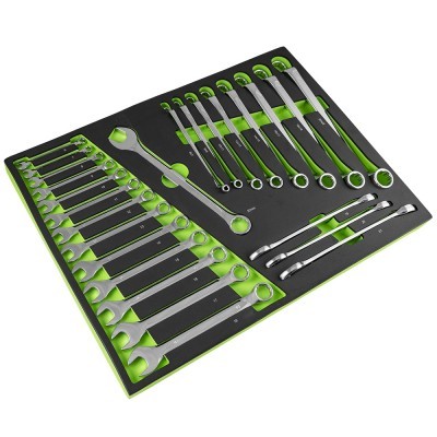 Conjunto organizado de chaves de caixa metálicas com acolchoamento verde e preto.