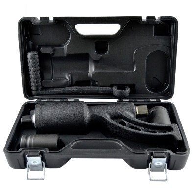 Estojo preto com ferramenta manual e acessórios