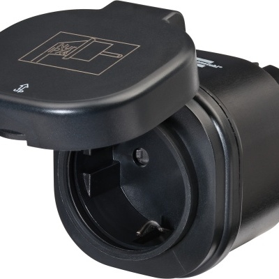 Adaptador elétrico preto com tampa articulada e ilustração branca.