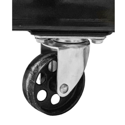 Roda giratória preta e suporte metálico prateado