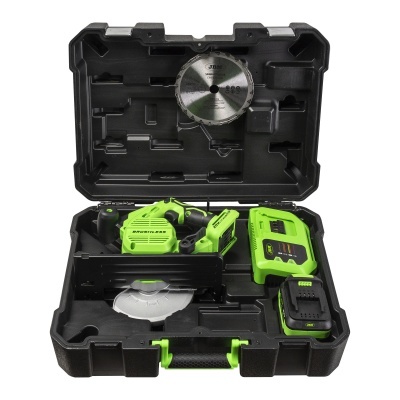 Conjunto de ferramentas elétricas verdes e pretas em estojo preto aberto