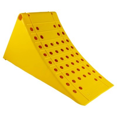 Calço de roda amarelo de plástico com furos circulares