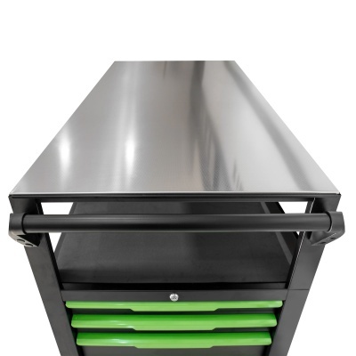 Carrinho de ferramentas metálico com superfície superior prateada e gavetas verdes