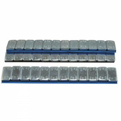 Conjunto de pesos metálicos pequenos retangulares com inscrições F=5g e F=3g em tiras azuis