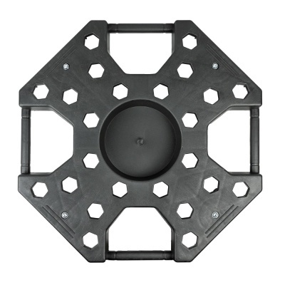Plataforma octogonal preta com aberturas hexagonais e círculo central sólido
