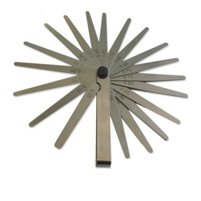 Calibres de folga metálicos organizados em leque