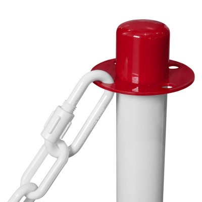 Poste branco com tampa vermelha e corrente branca com mosquetão branco