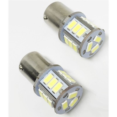 Duas lâmpadas LED pequenas com base metálica e LEDs amarelos visíveis