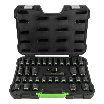 Estojo preto aberto com conjunto de soquetes de metal e ferramentas, alça verde