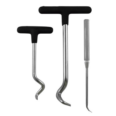 Três ferramentas manuais metálicas com cabos pretos, diferentes tamanhos e formas.