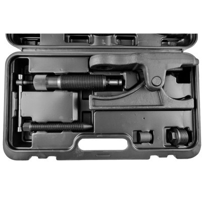 Maleta preta com ferramentas metálicas dentro