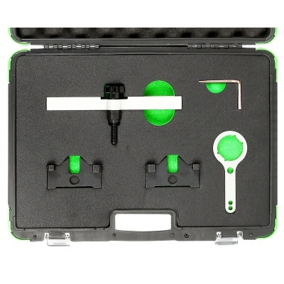 Estojo preto com ferramental em espuma preta e bolas verdes