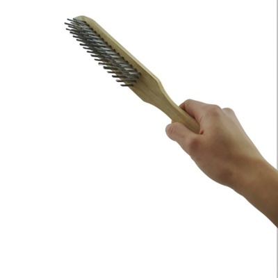 Escova de alça de madeira com cerdas metálicas