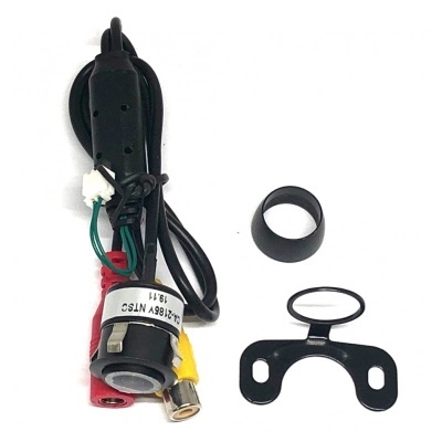 Kit de cabo com conectores coloridos e peças metálicas pretas sobre fundo branco