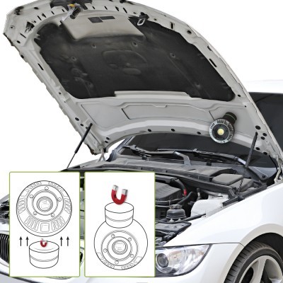 Capot aberto de carro branco com motor e dispositivo magnético fixado no capot e gráfico instrutivo