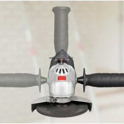 Esmerilhadeira angular prateada com punhos pretos