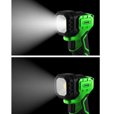 Lanterna portátil verde e preta JBM a emitir luz