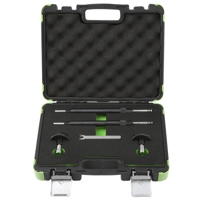 Conjunto de ferramentas em caixa preta e verde com interior de espuma