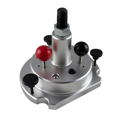 Ferramenta de metal prateado com acabamentos em vermelho e preto e componente cilíndrico com rosca