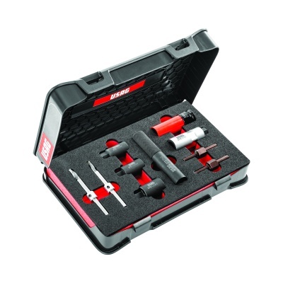 Conjunto de ferramentas em caixa preta com interior em espuma preta e peças vermelhas, pretas e prateadas